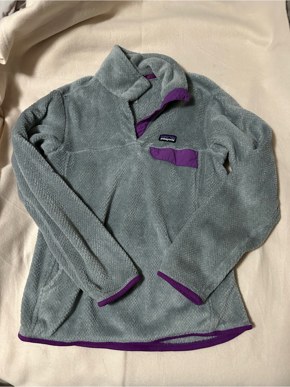 Patagonia Light Gray Fleece Pullover with Purple Trim